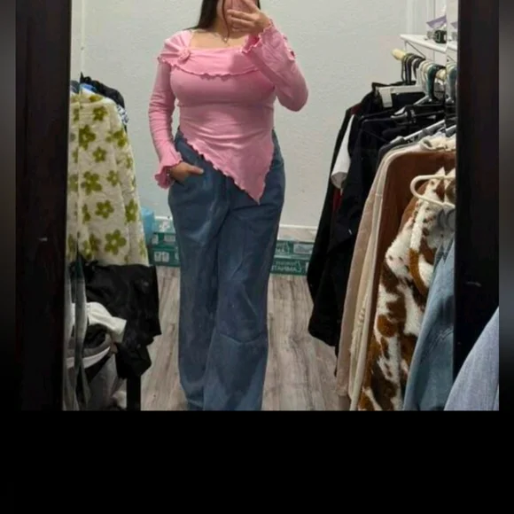 GlowEve Women's Elegant 3D Floral Asymmetric Hem Long Sleeve - Picture 7 of 8